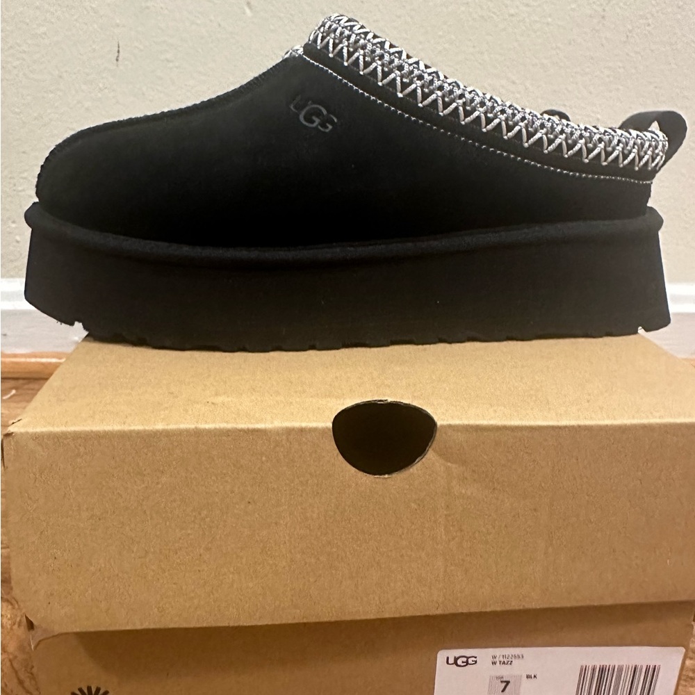 Ugg Tazz Women’s 7 - NEW